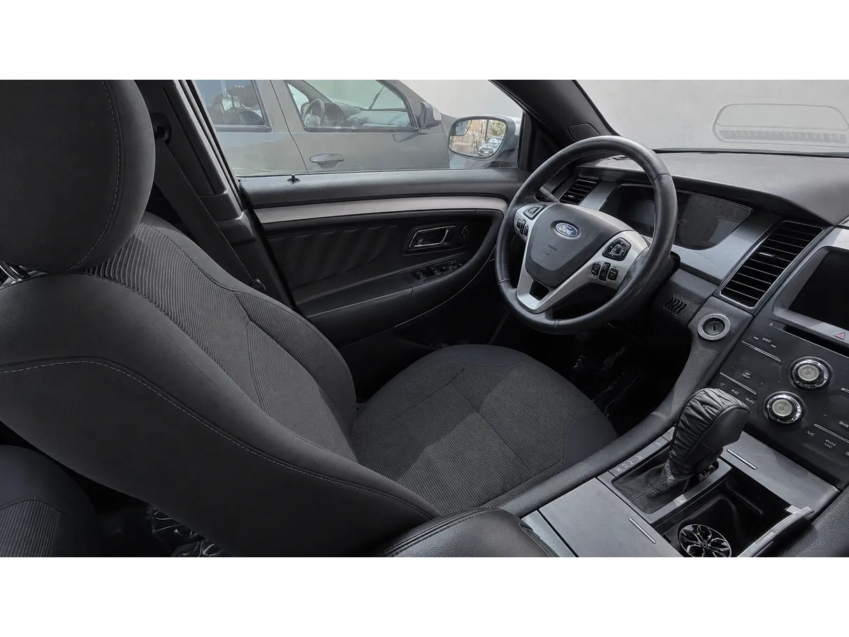 Car image 13