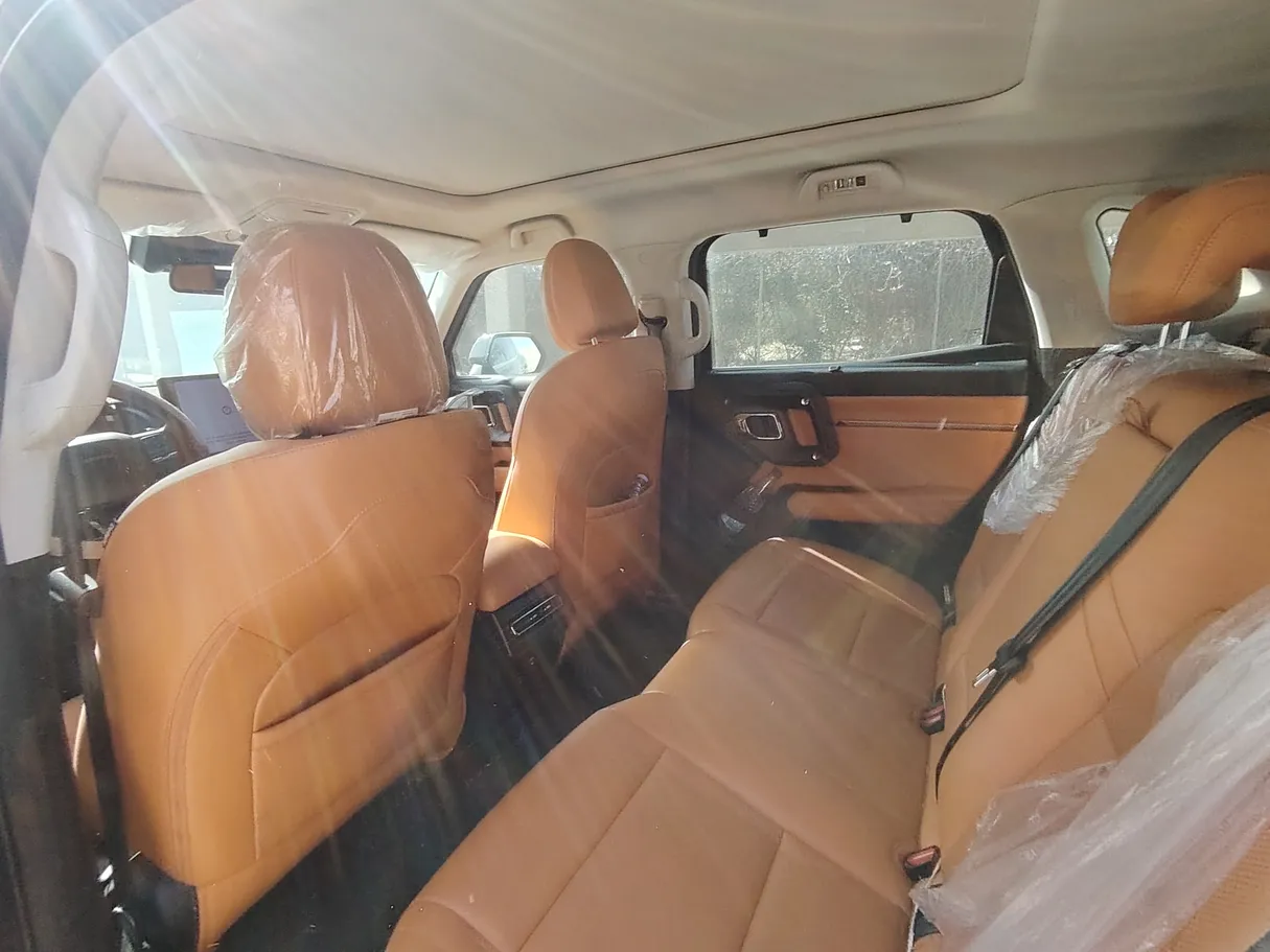 Car image 12