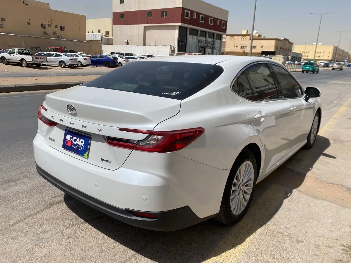 Car image 5