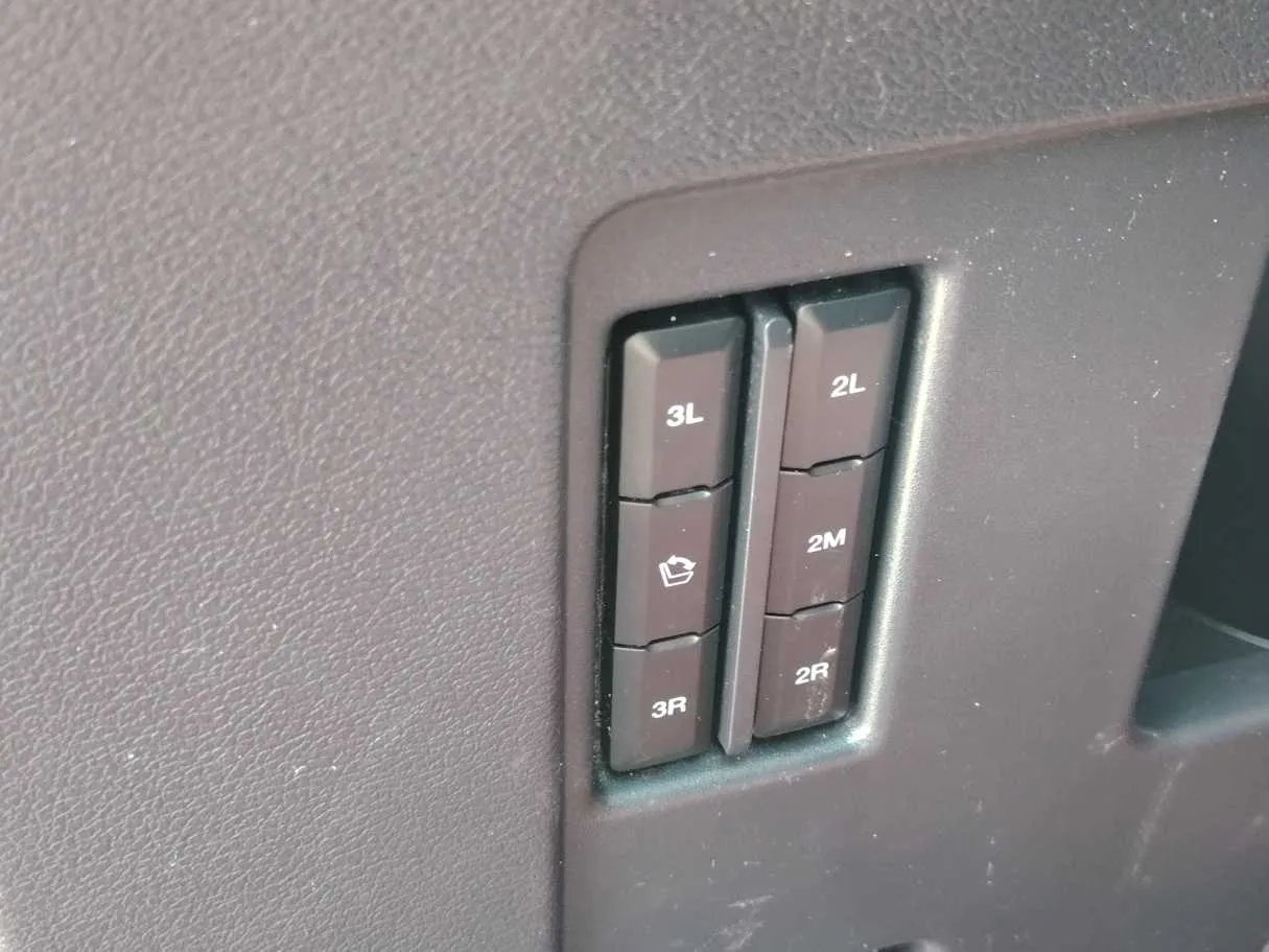 Car image 35