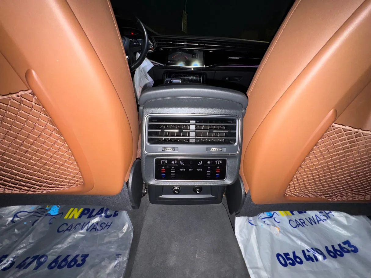 Car image 26