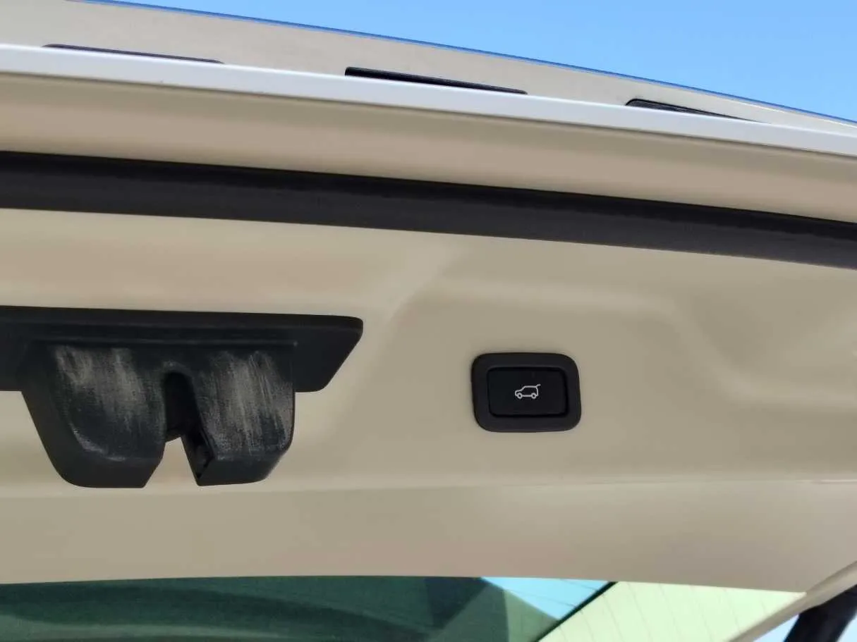 Car image 33