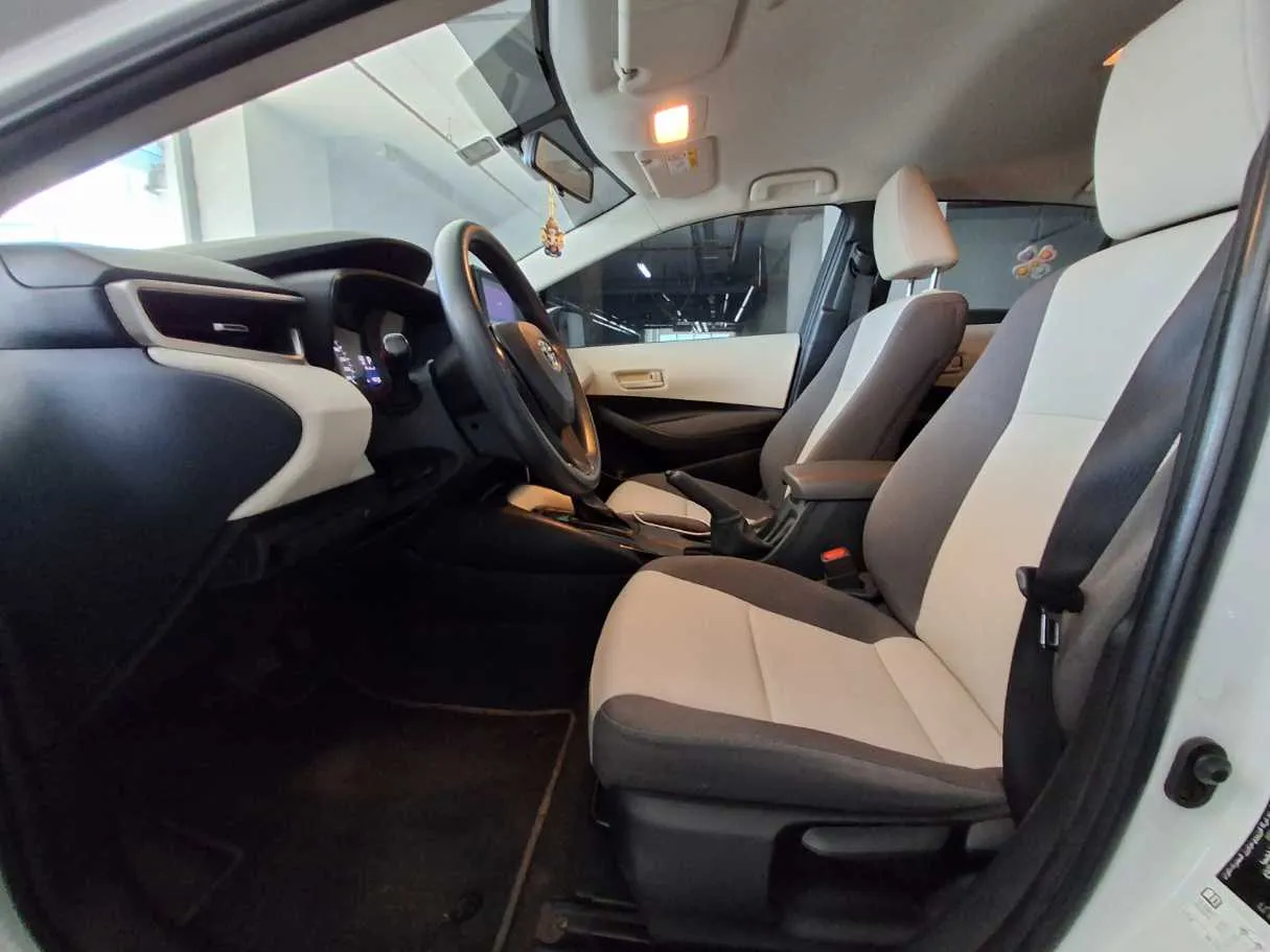 Car image 12