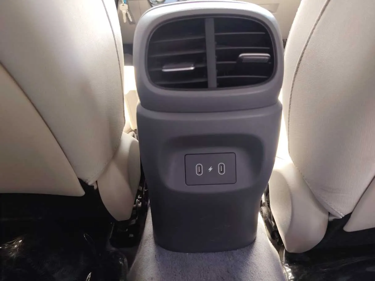Car image 26