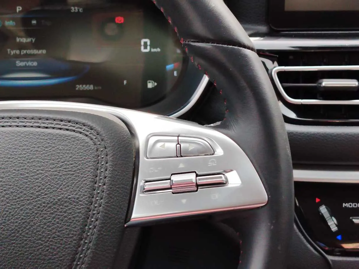 Car image 26