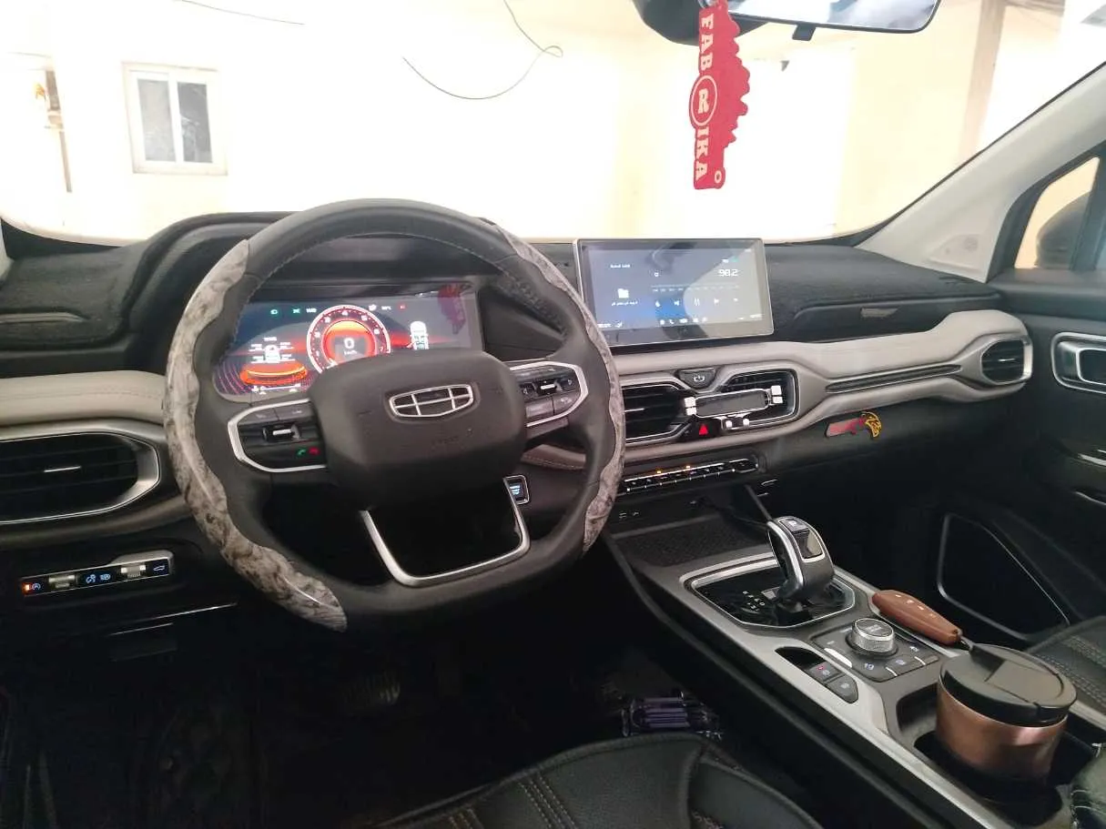 Car image 28