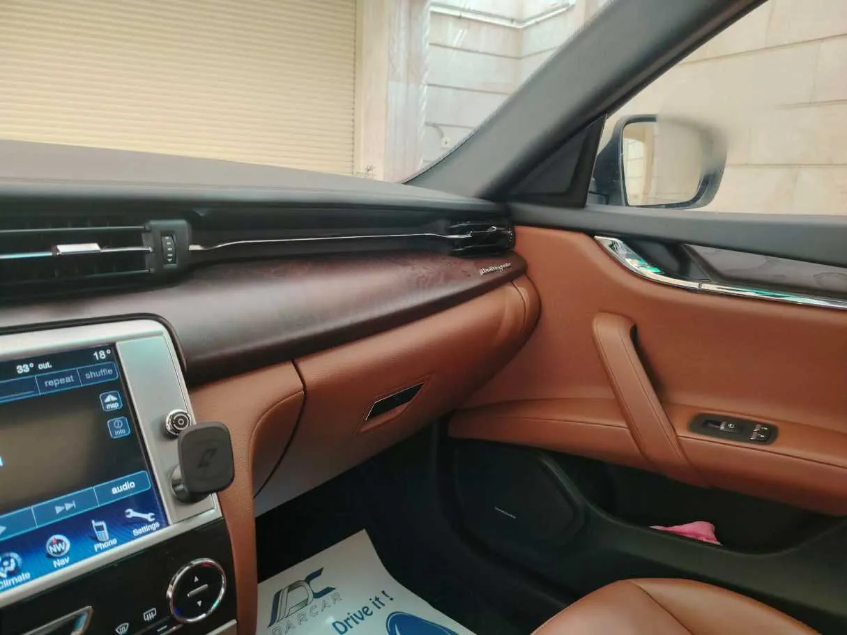 Car image 24
