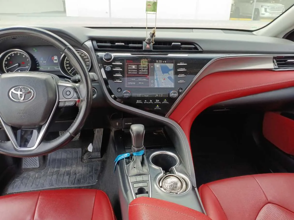 Car image 14