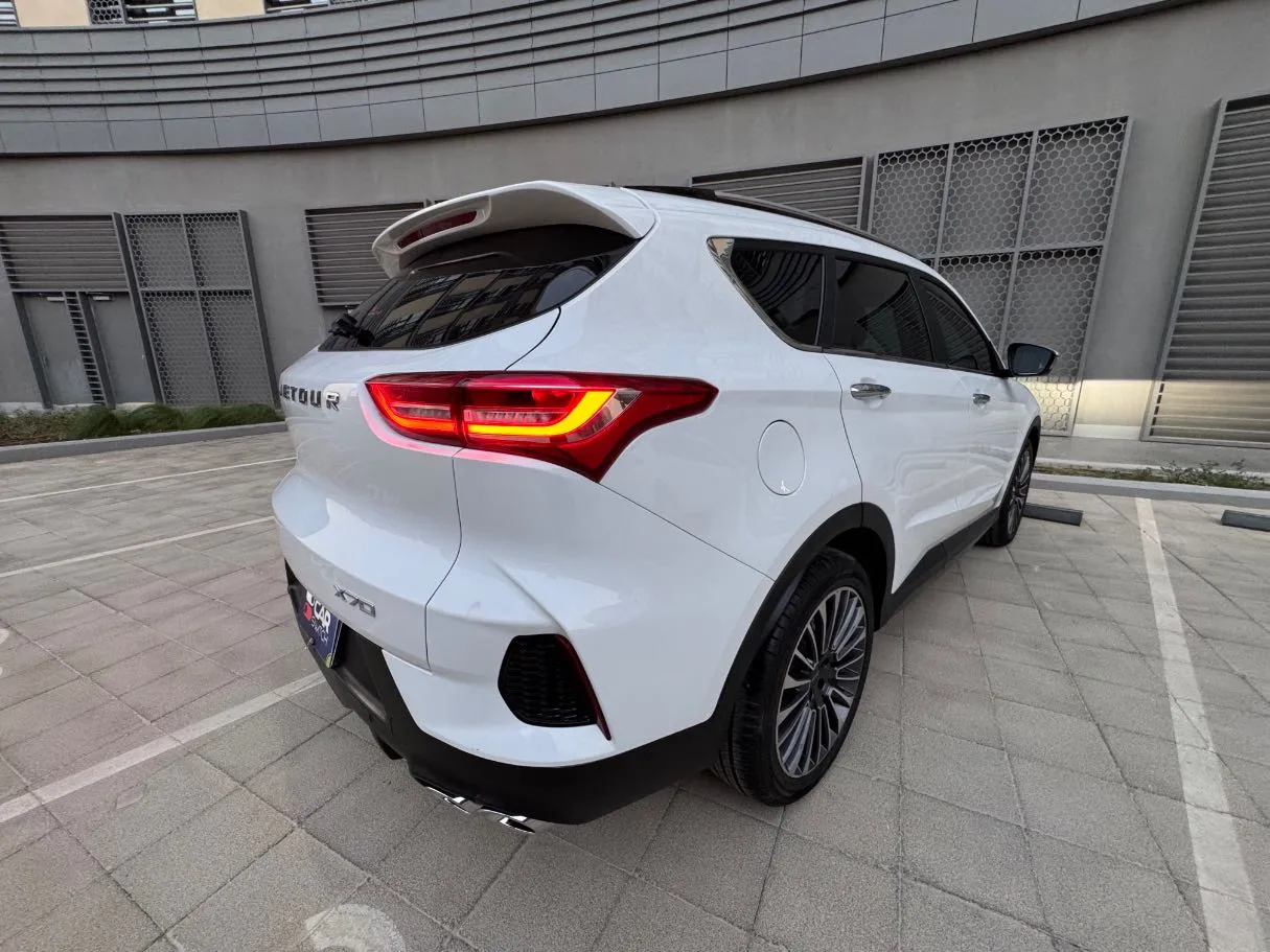 Car image 5