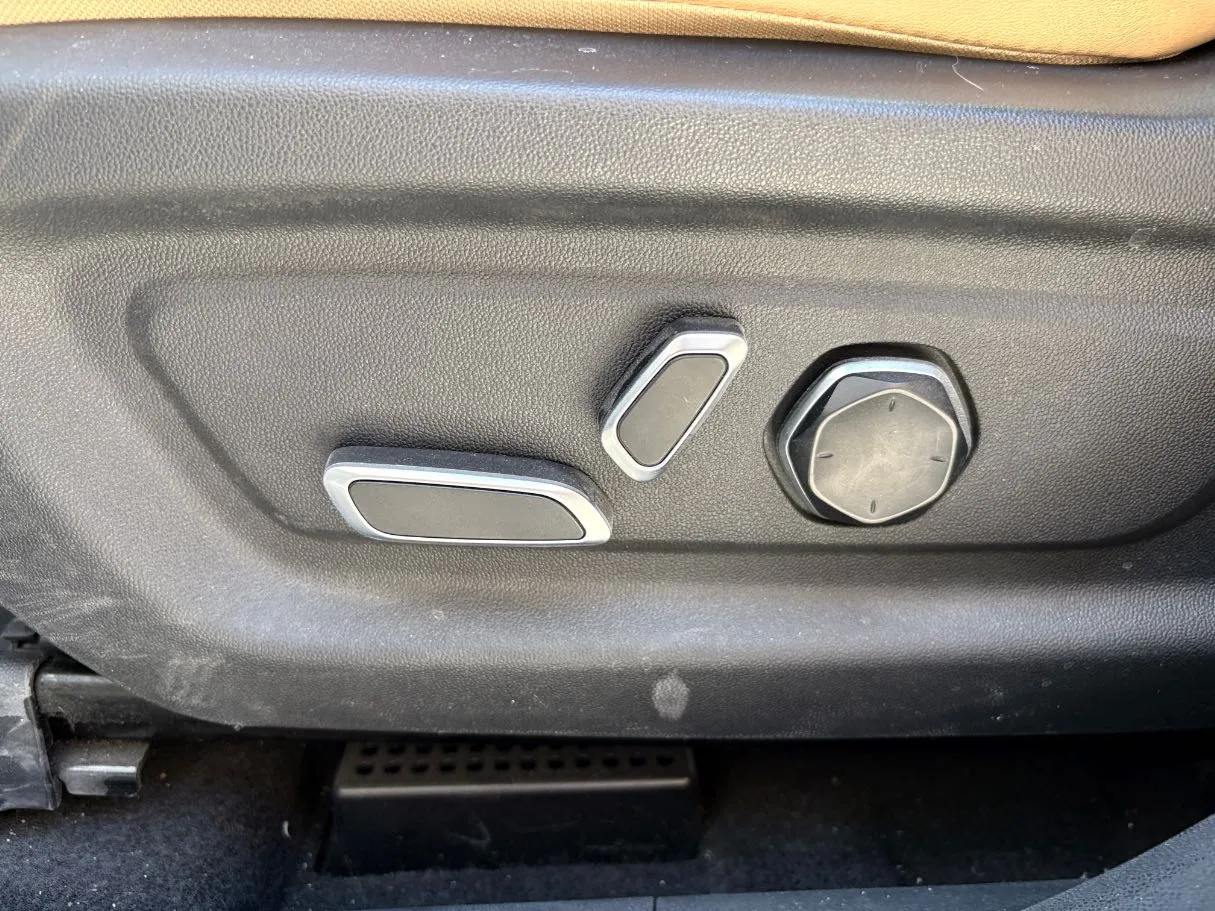 Car image 27