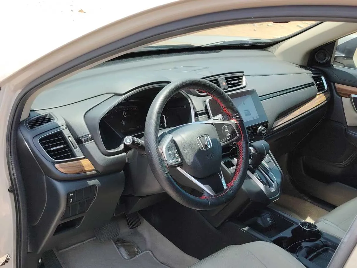 Car image 13