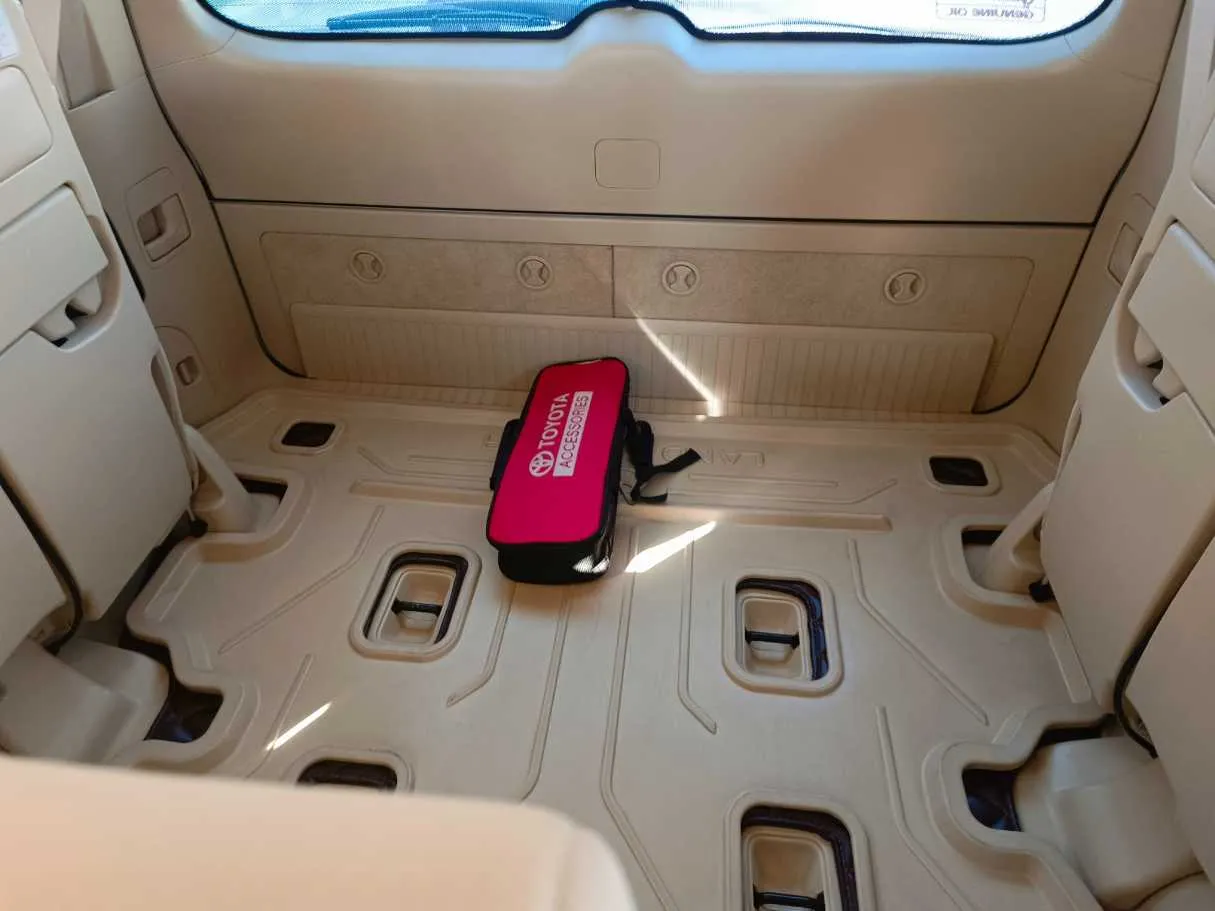Car image 34