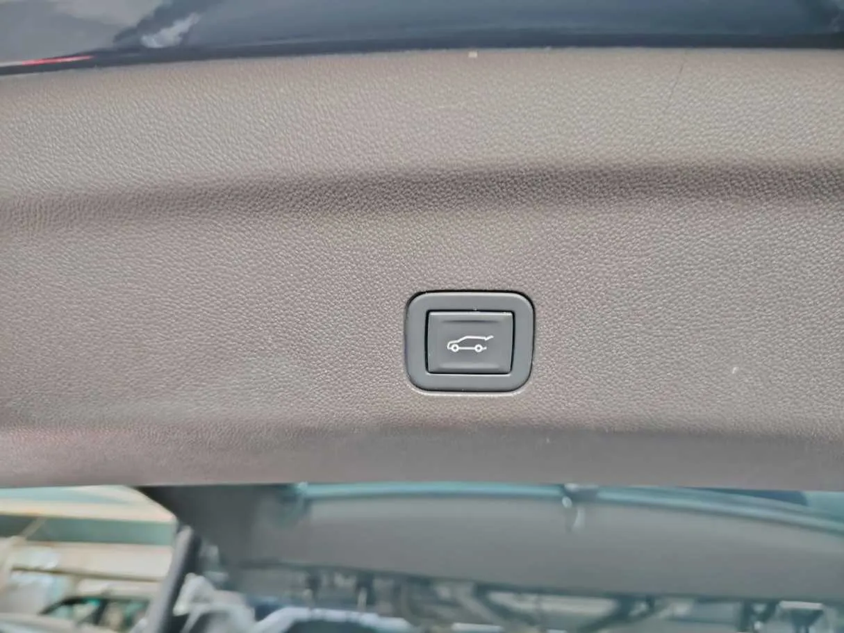 Car image 32