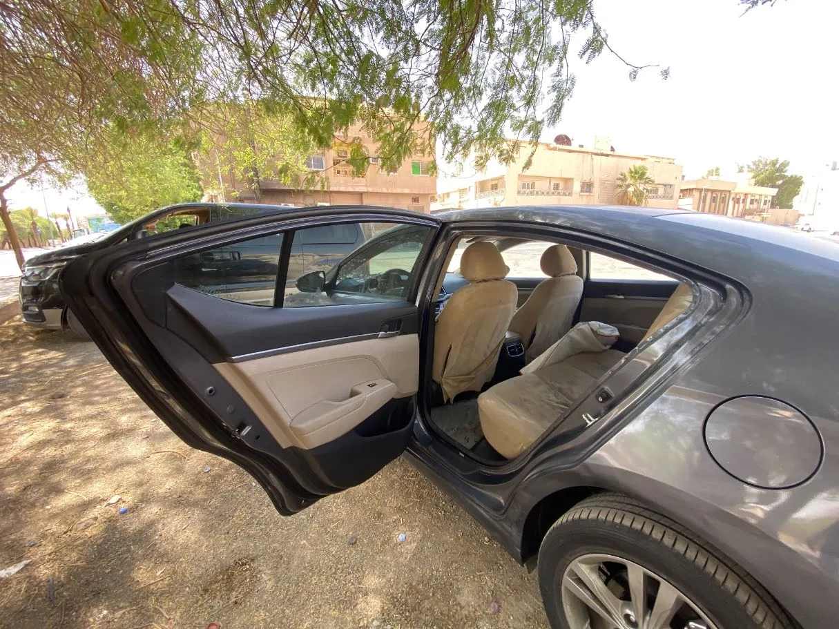 Car image 13