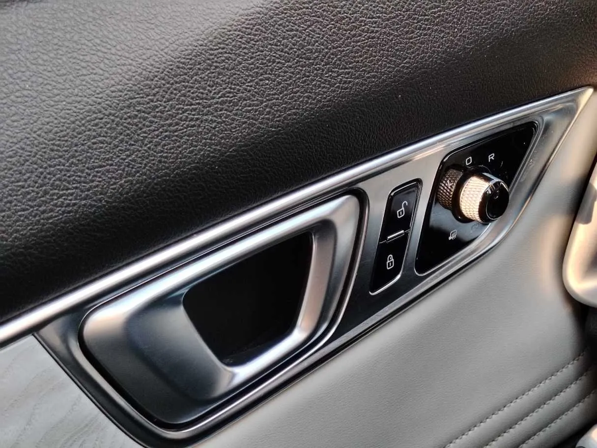Car image 34
