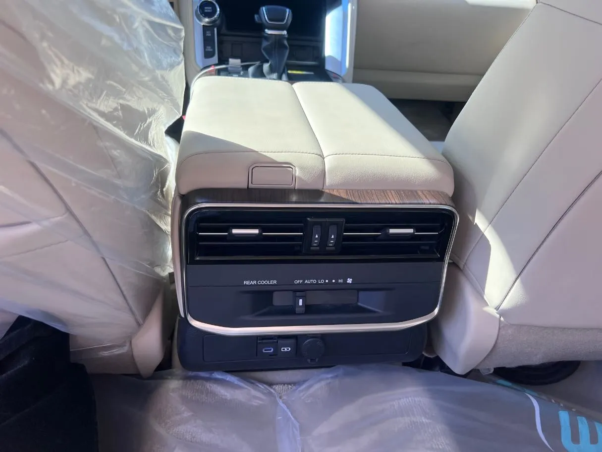 Car image 25
