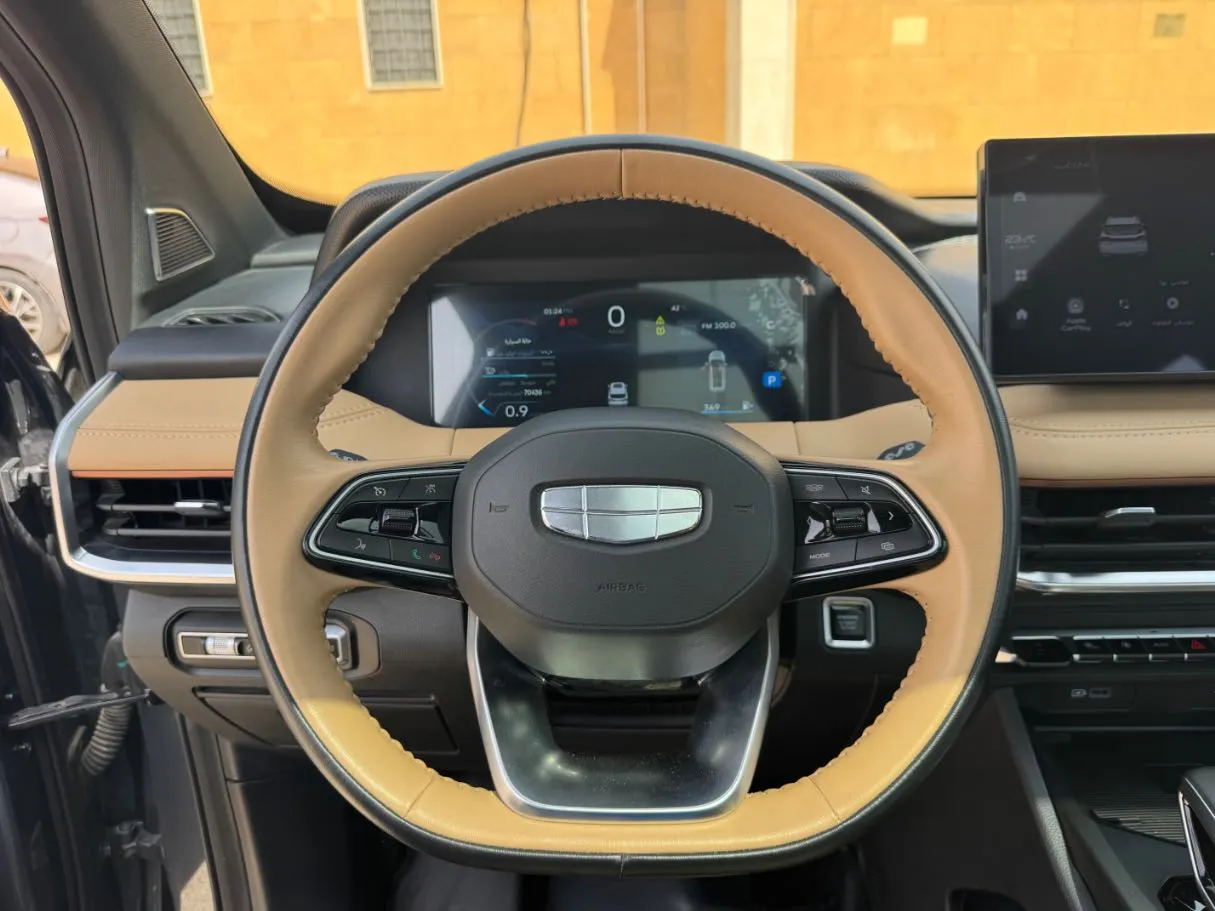 Car image 18