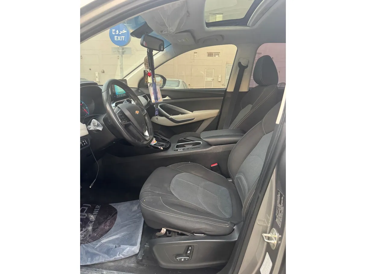Car image 10