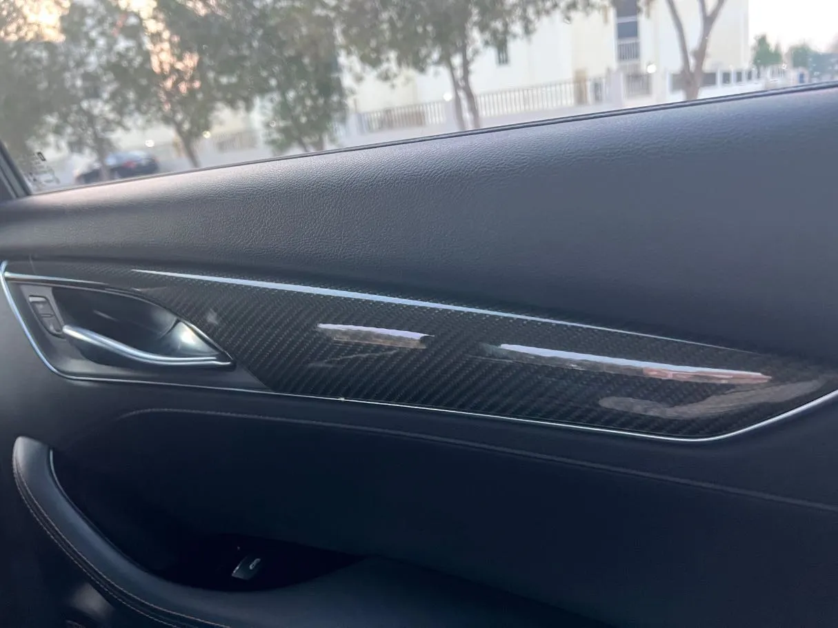 Car image 27