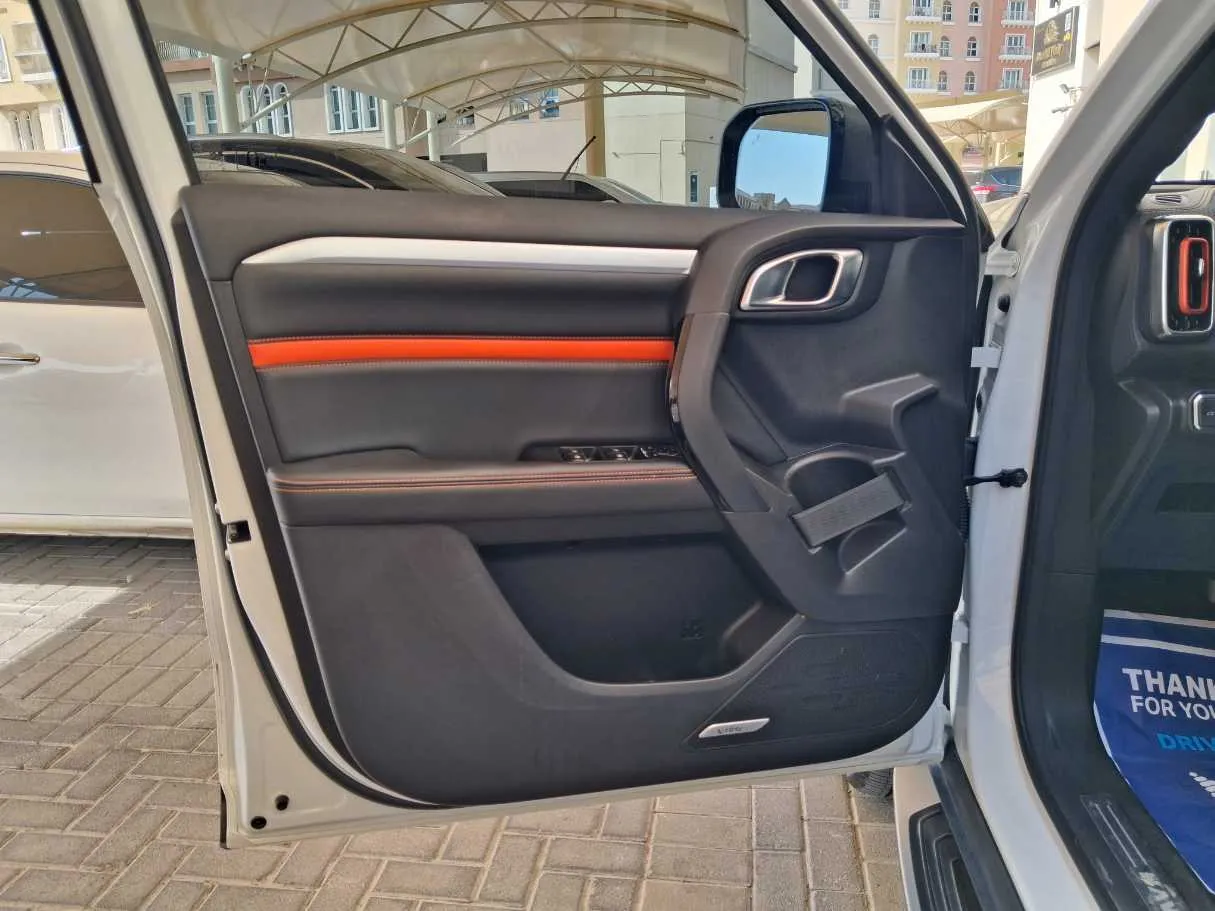 Car image 10