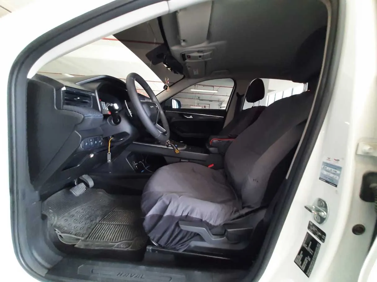 Car image 12