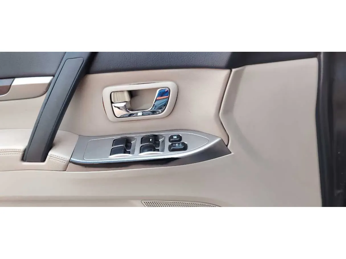 Car image 27