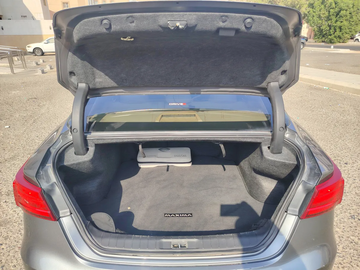 Car image 26
