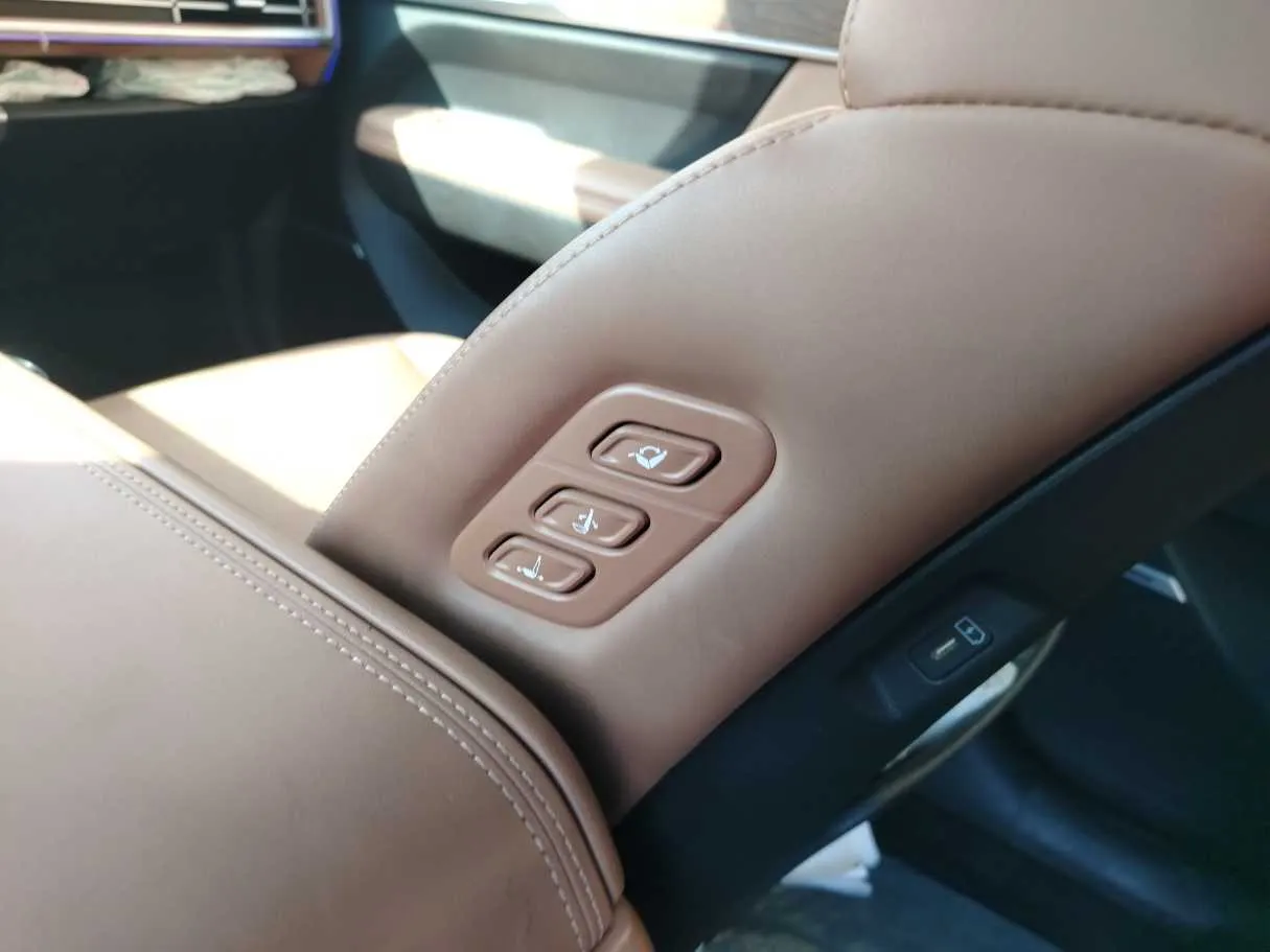 Car image 41