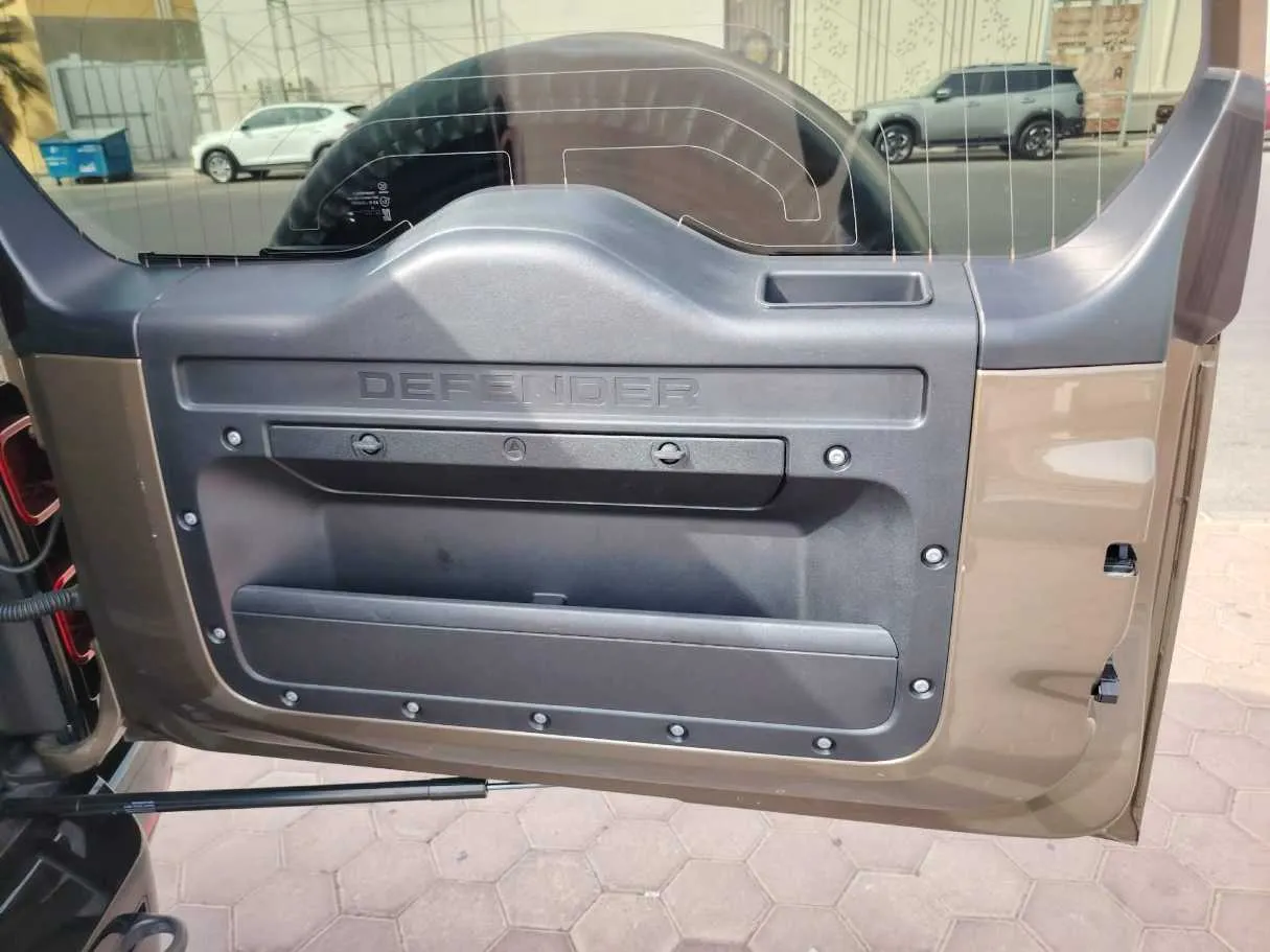 Car image 30