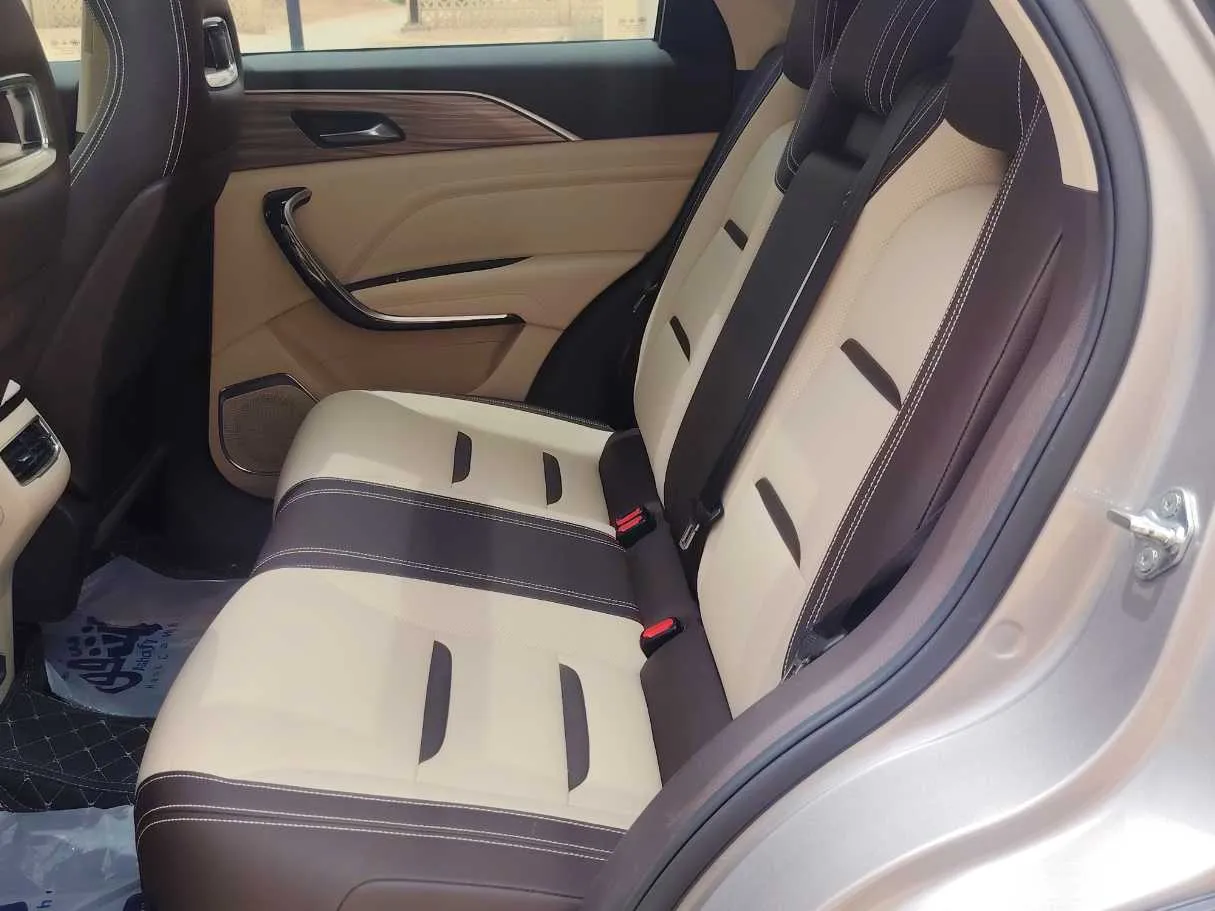 Car image 17