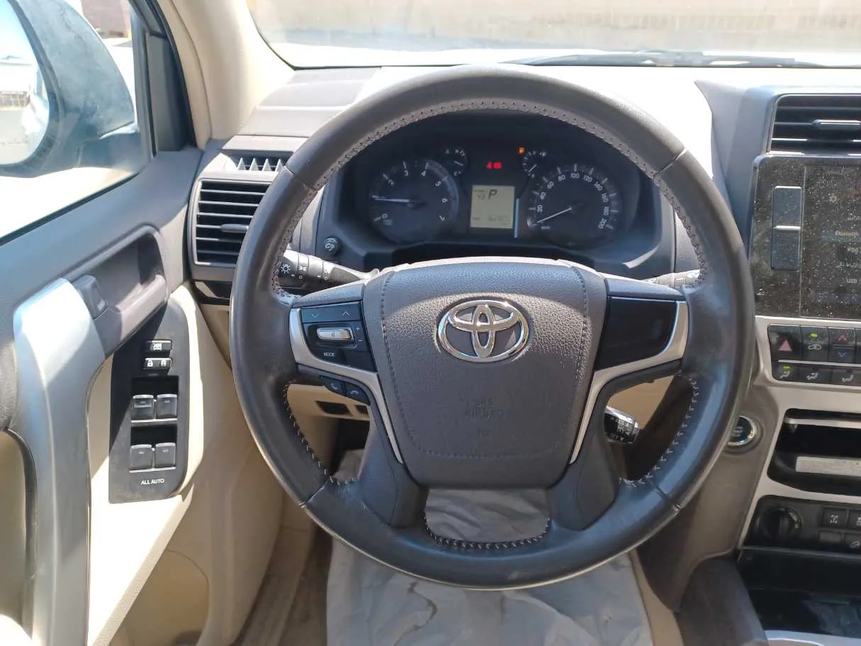 Car image 17