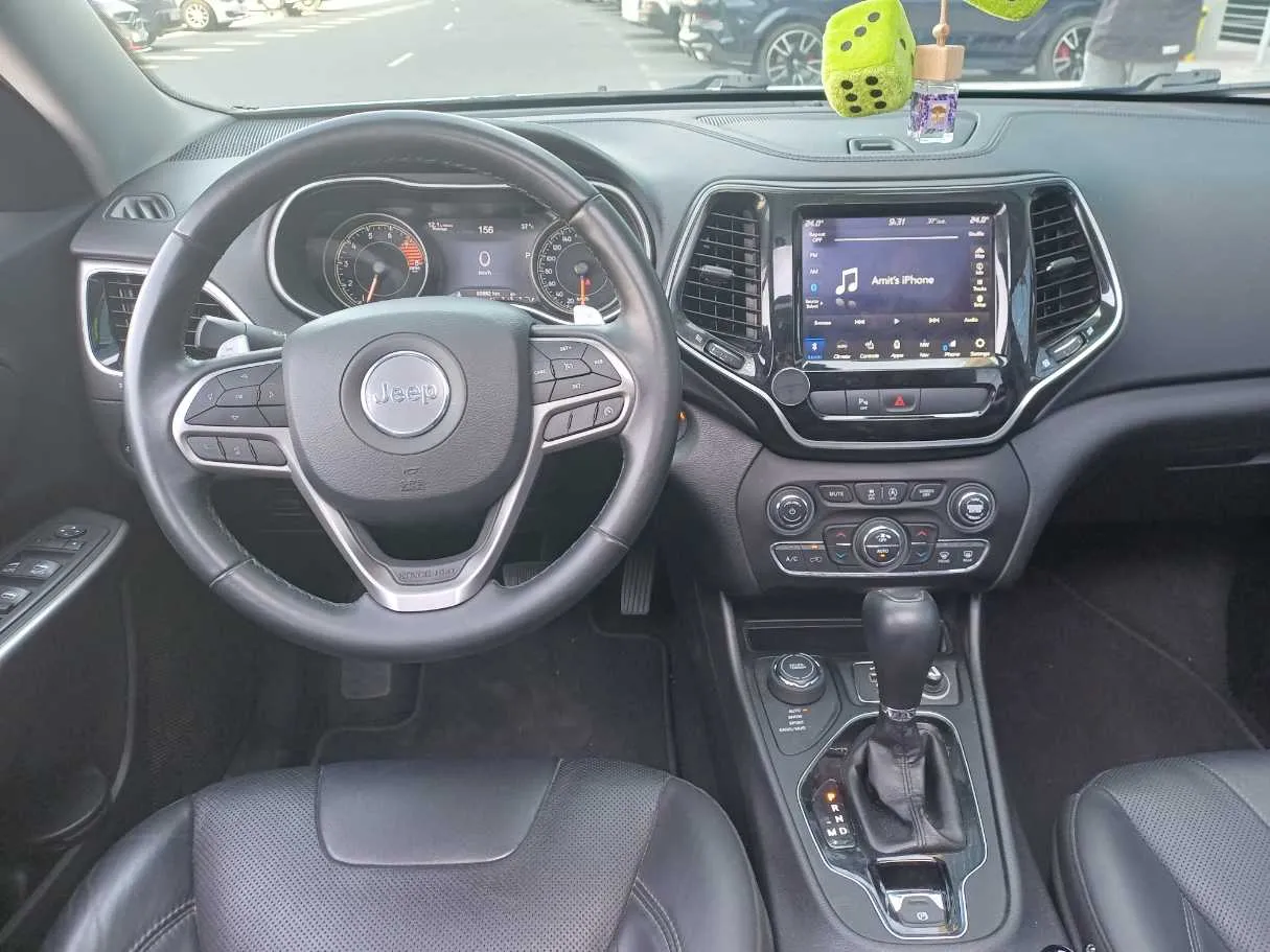 Car image 15