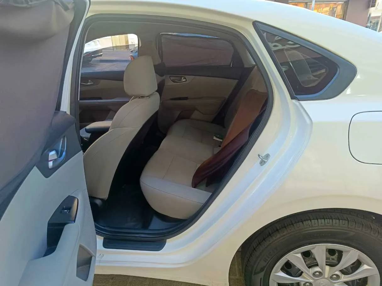 Car image 16