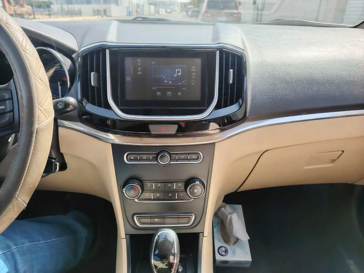 Car image 26