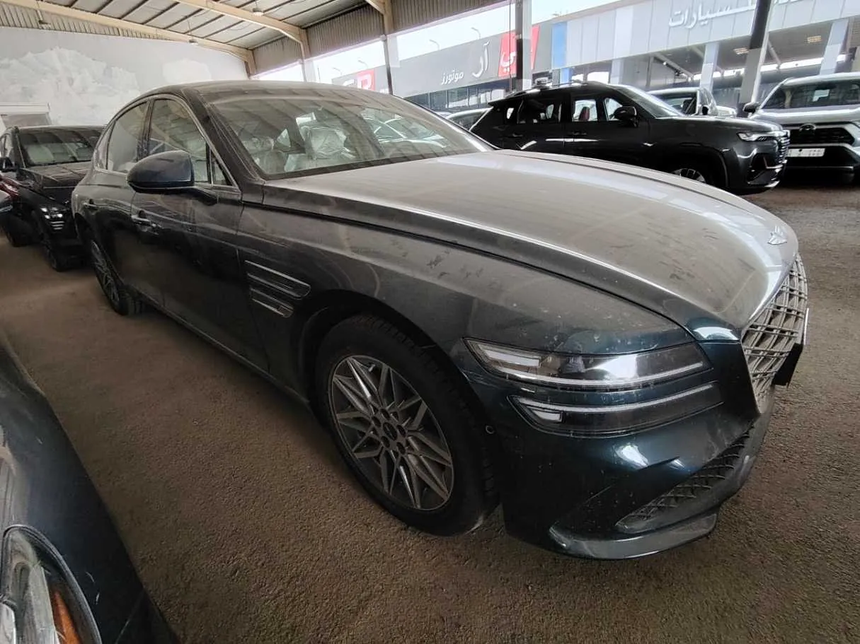 Car image 4