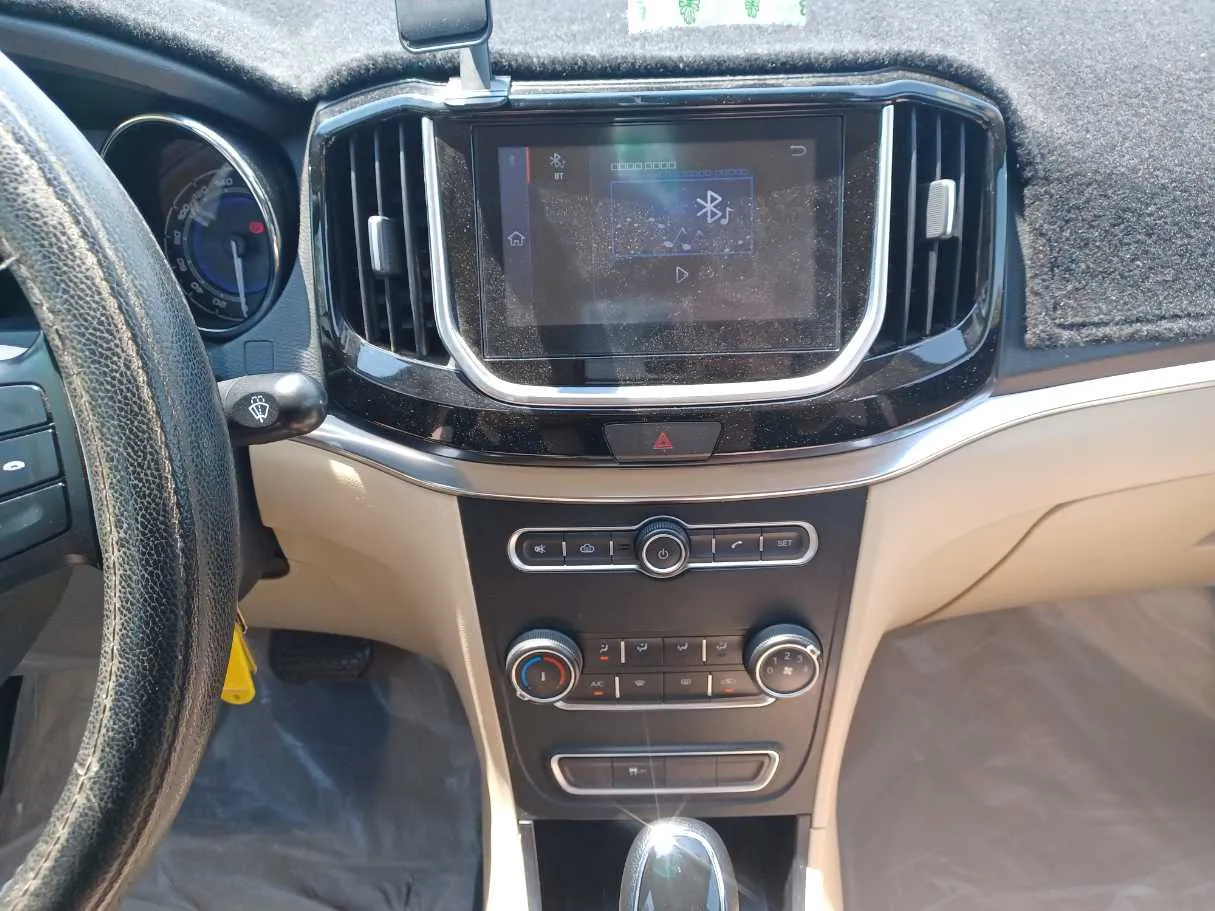 Car image 15