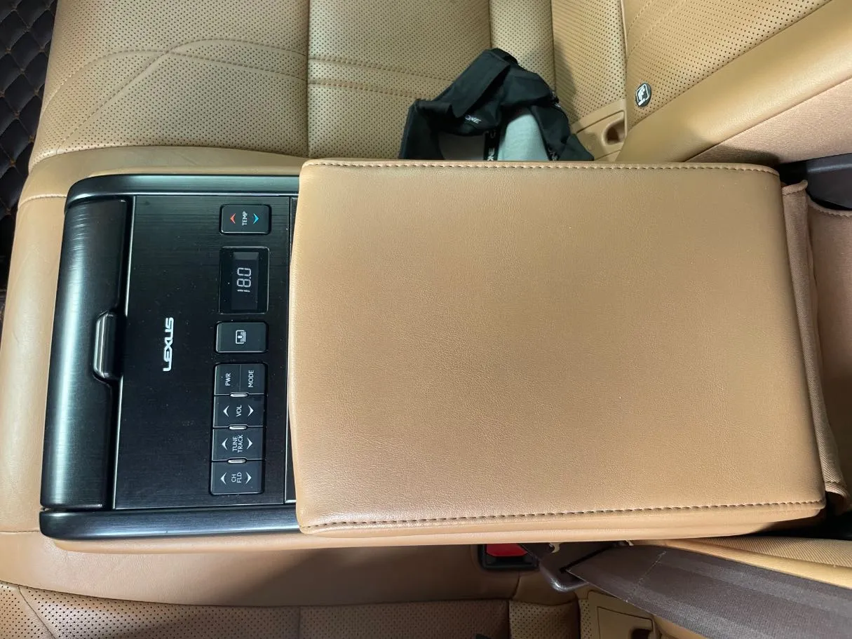 Car image 23