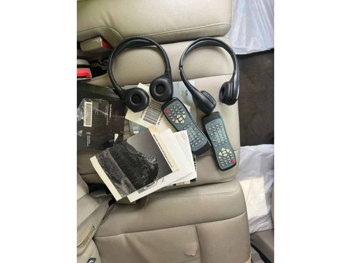 Car image 24