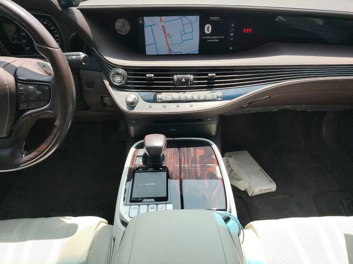 Car image 19