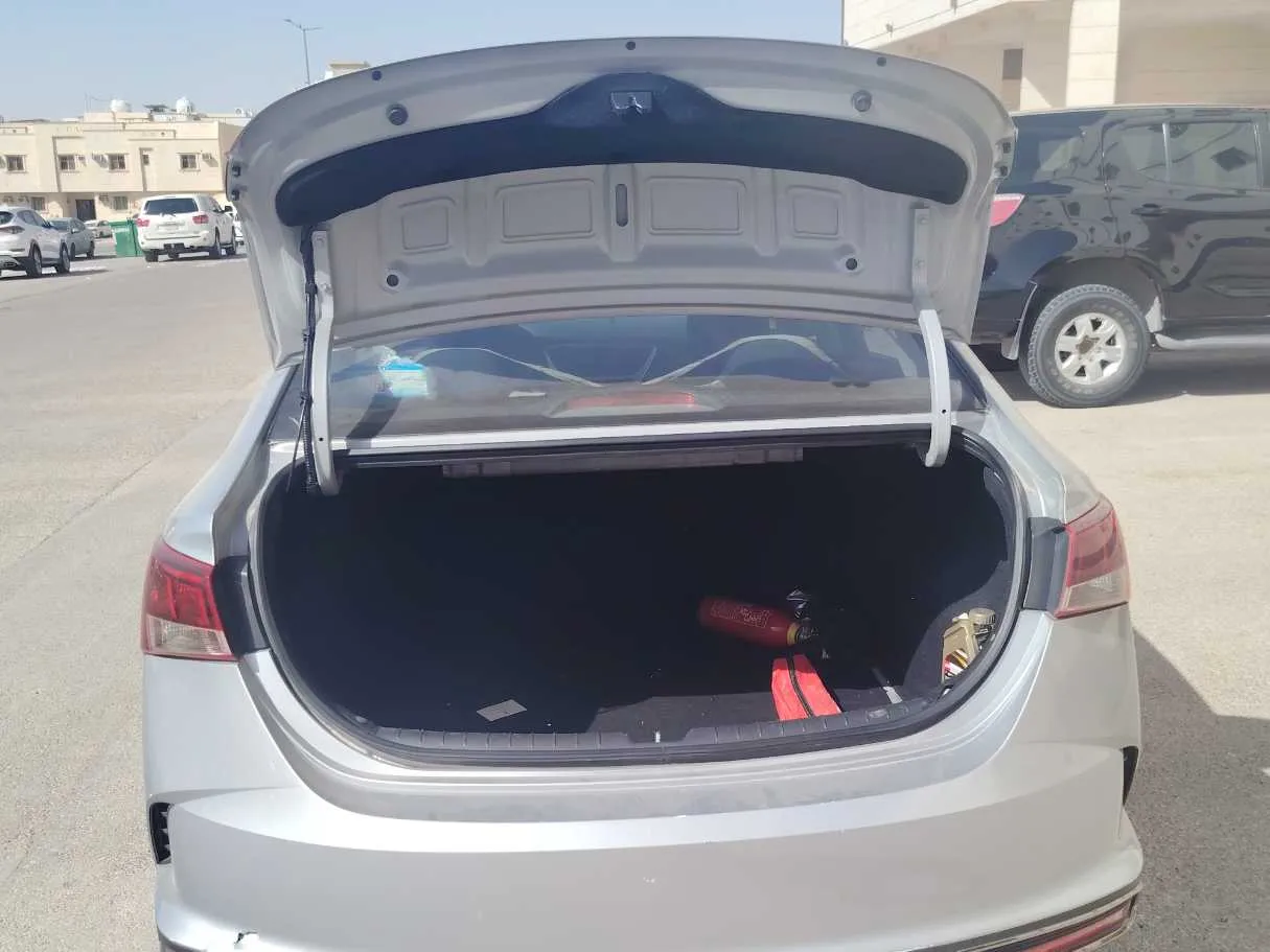 Car image 22