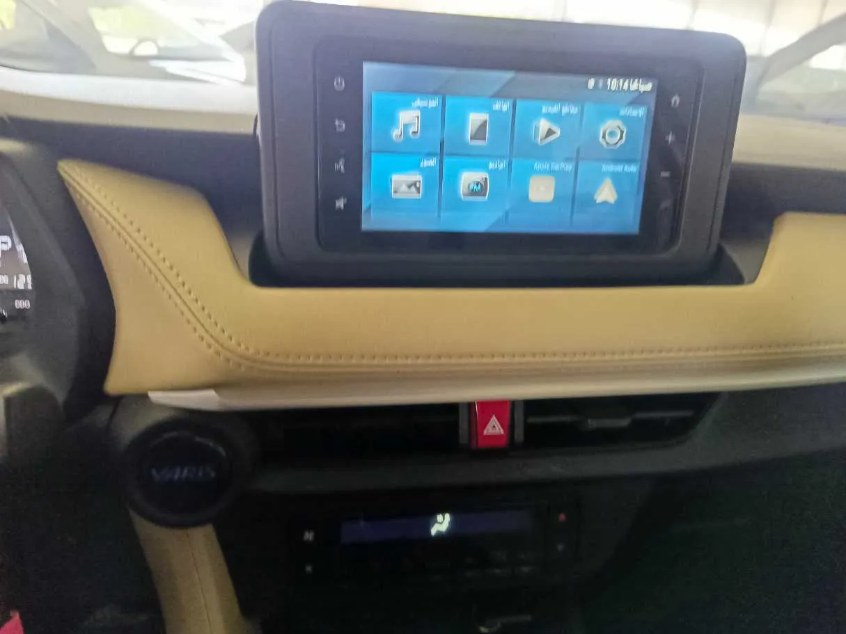 Car image 14