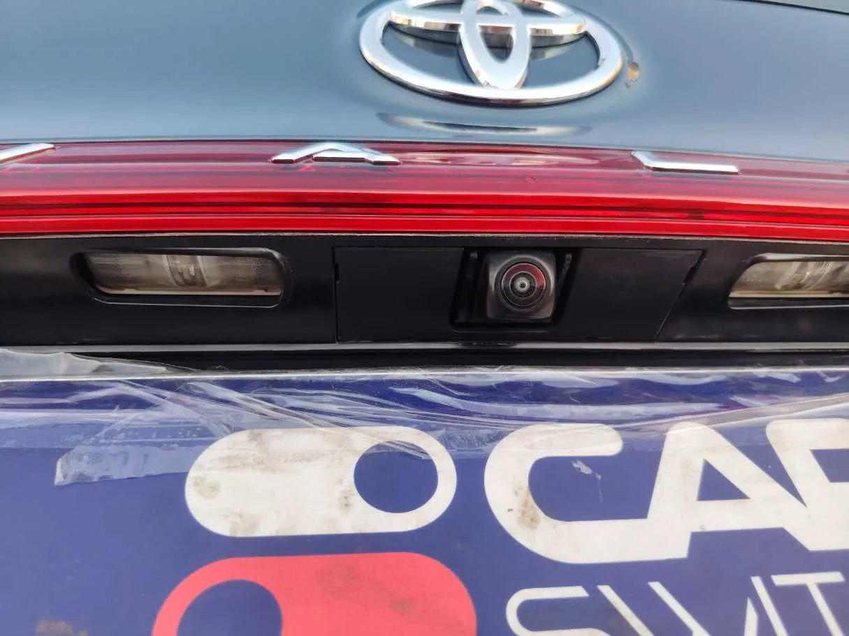 Car image 30