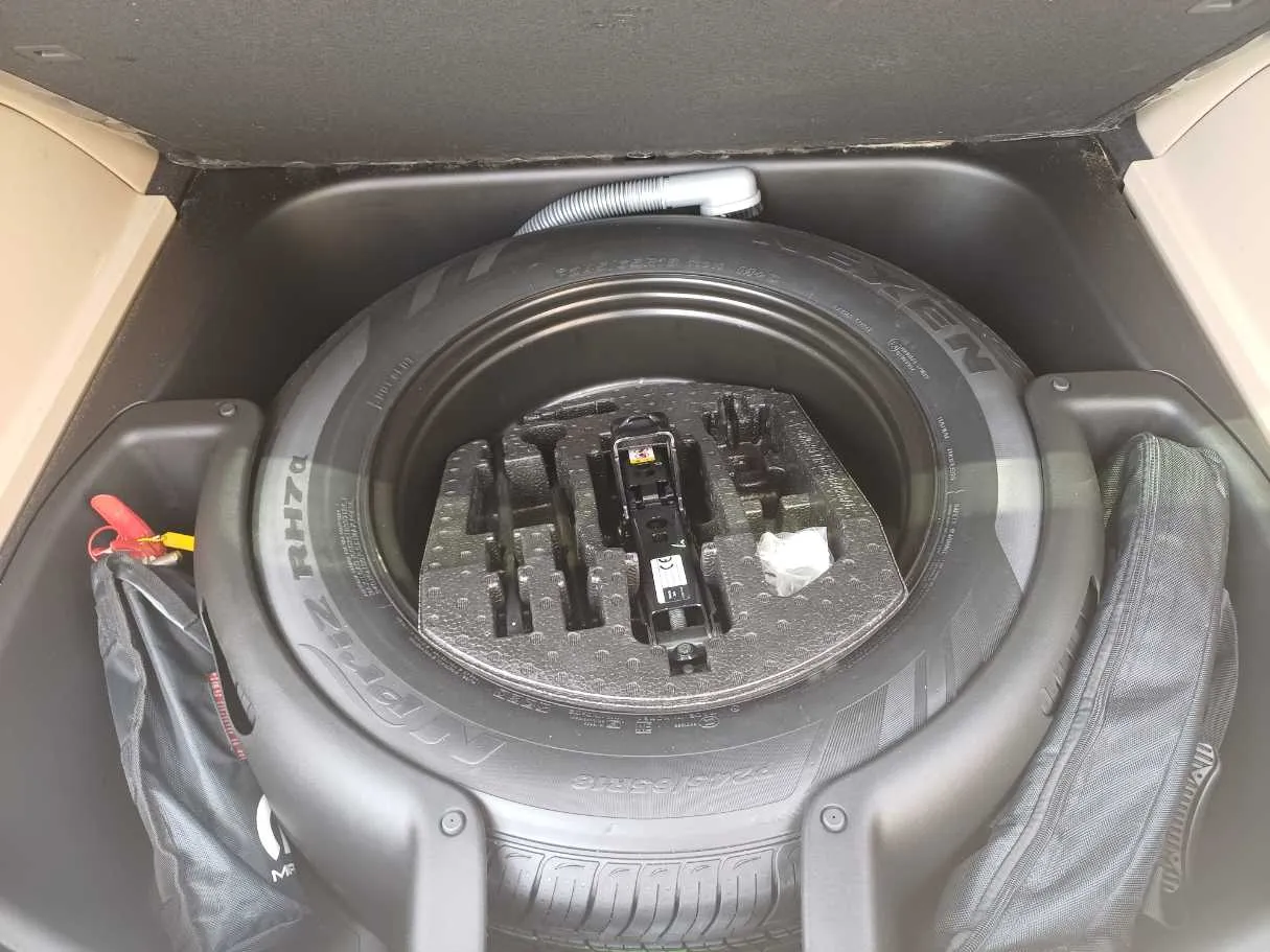 Car image 20