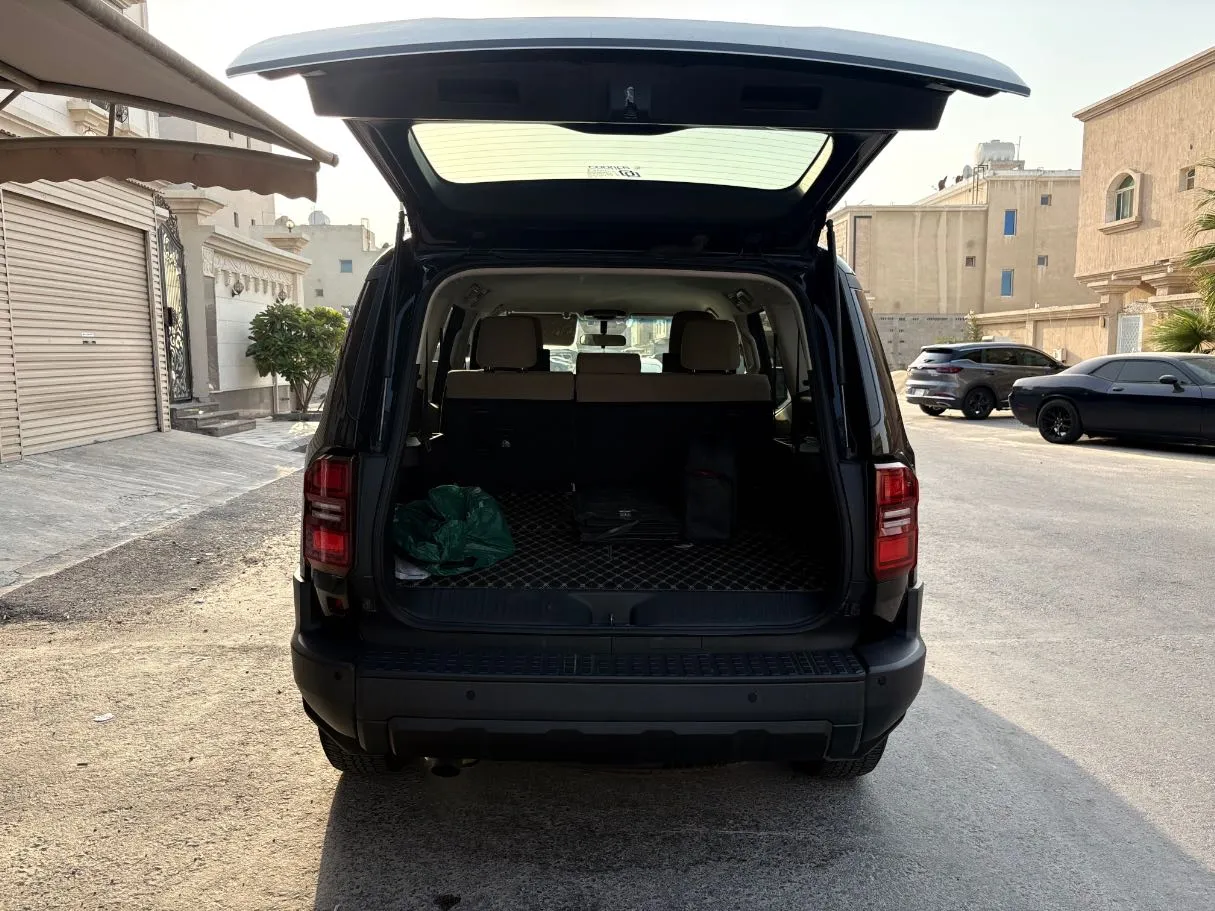 Car image 24