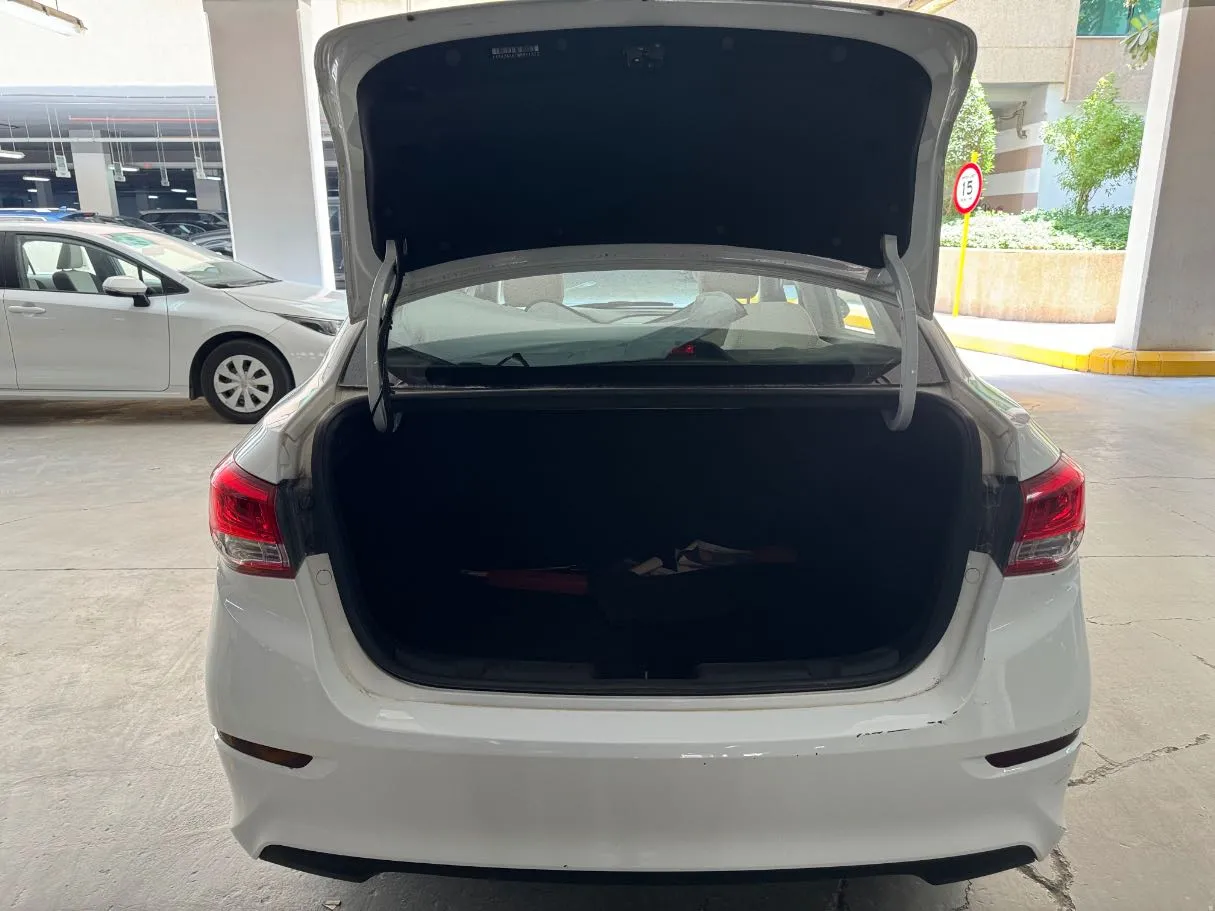 Car image 20