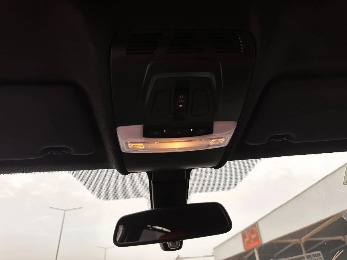 Car image 24