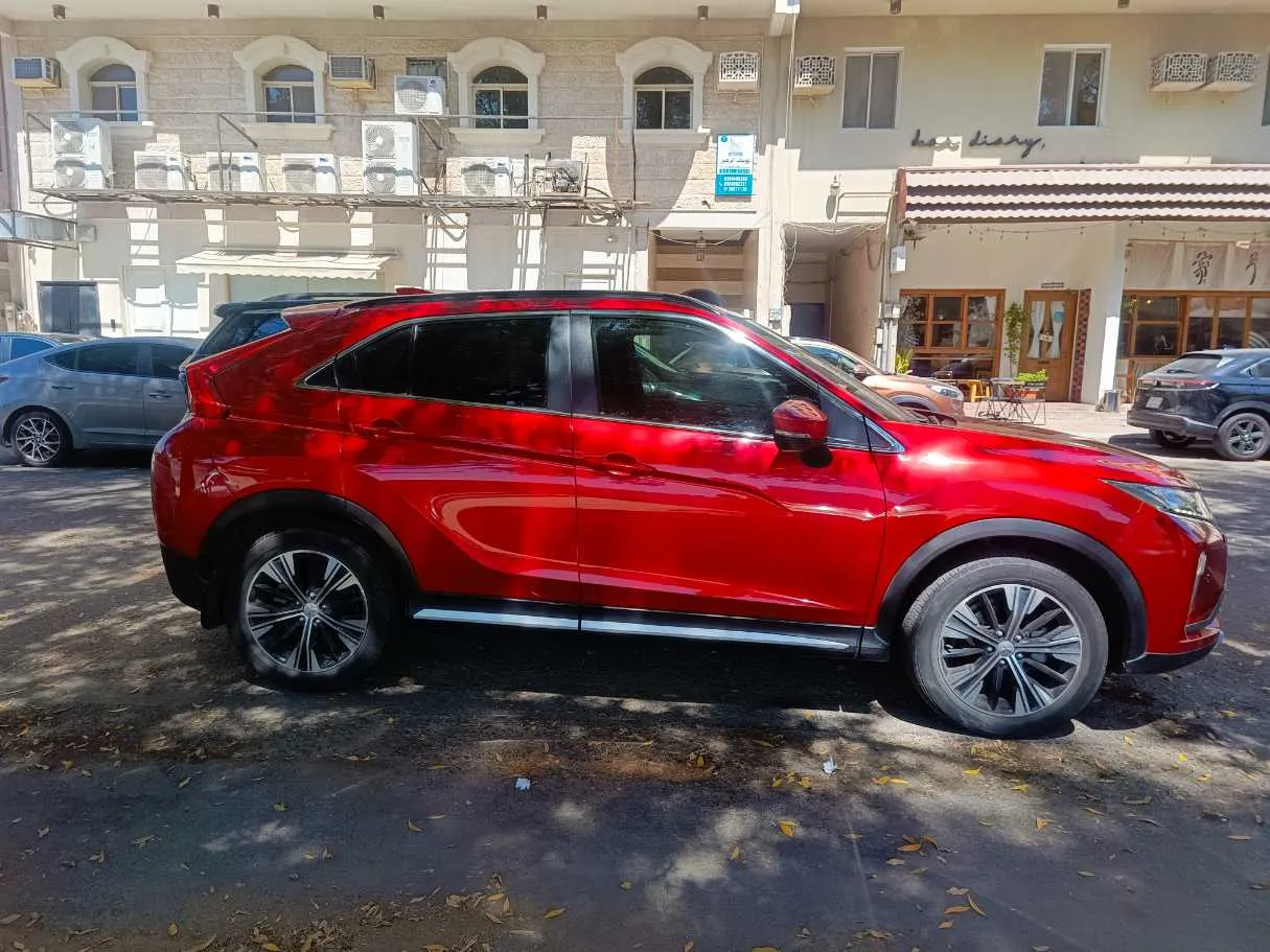 Car image 4