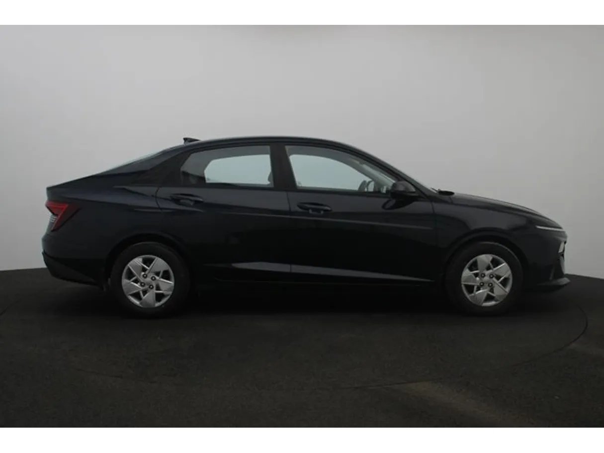 Car image 13