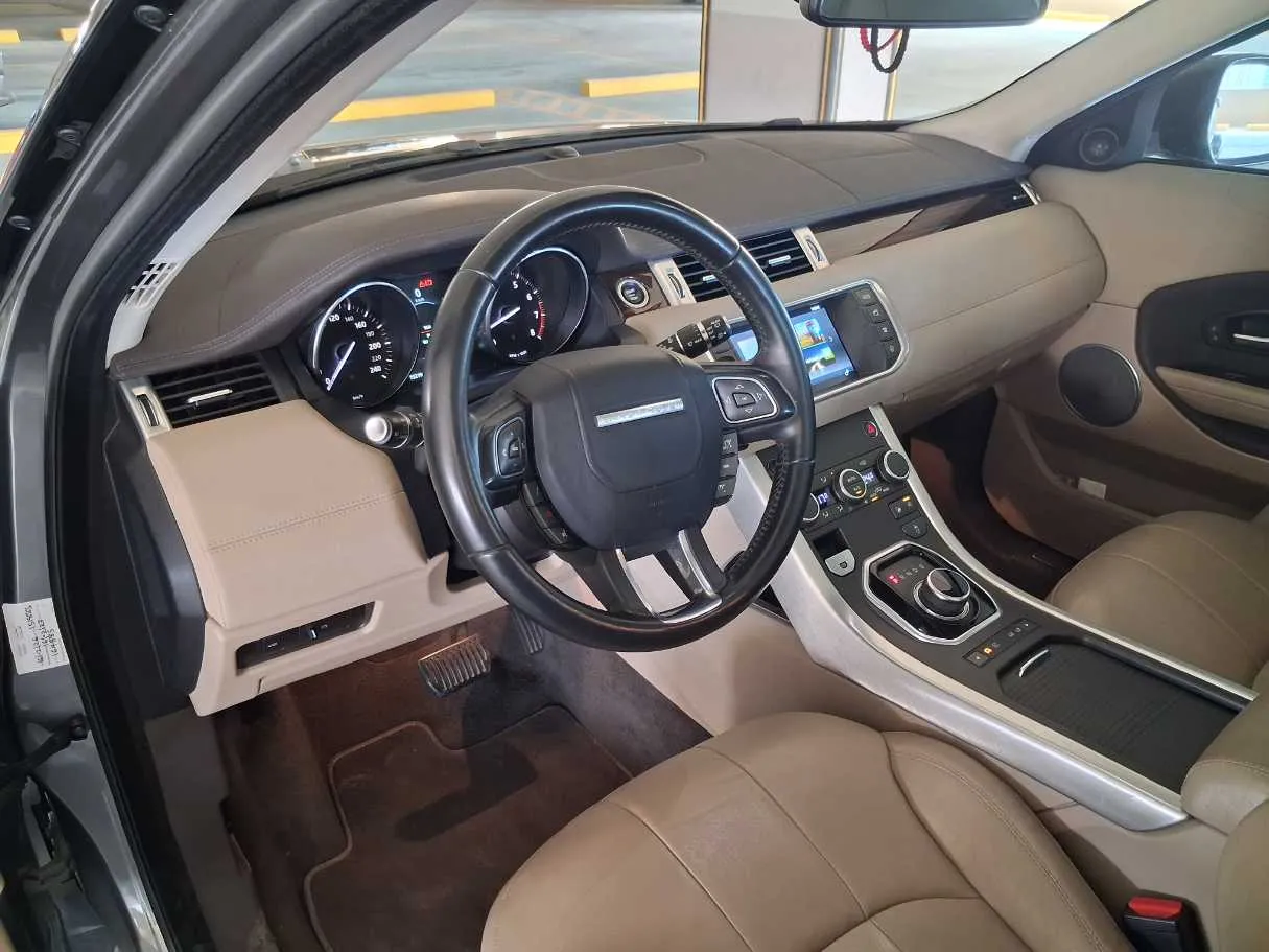 Car image 11
