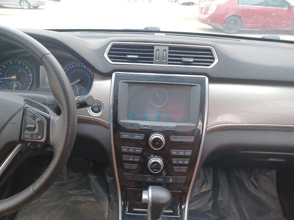Car image 15